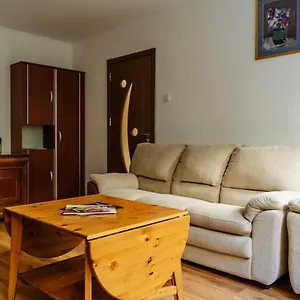 https://old-town-artsy-historic-apartment-with-backyard-mini-park.bucharesthotelsnow.com