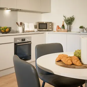 Luxury Cherrywood 18 Apartment